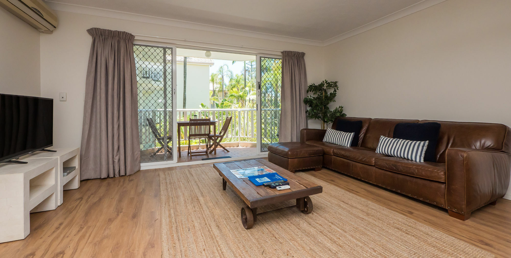 Surfers Tradewinds Hotel Gold Coast Bagian luar foto